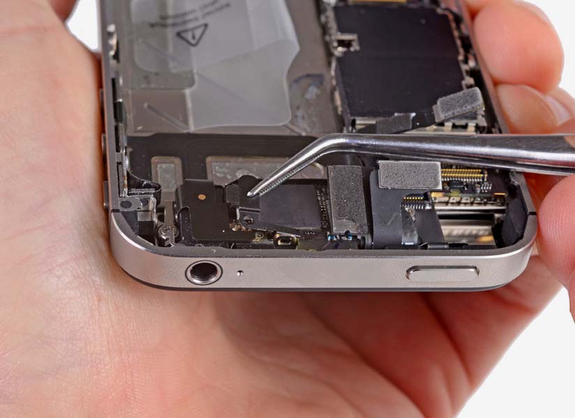 Замена шлейфа с разъемом наушников iPhone 4/4S
