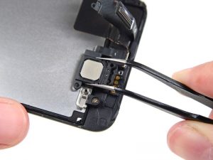 Замена разговорного (слухового) динамика iPhone 5 в Москве