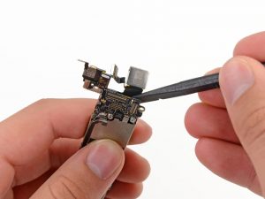 Замена задней камеры iPhone 5