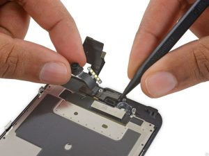 Замена датчика света iPhone 6S Plus