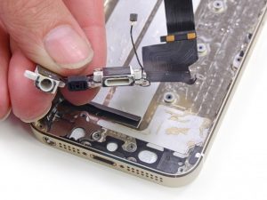 замена микрофона iphone se