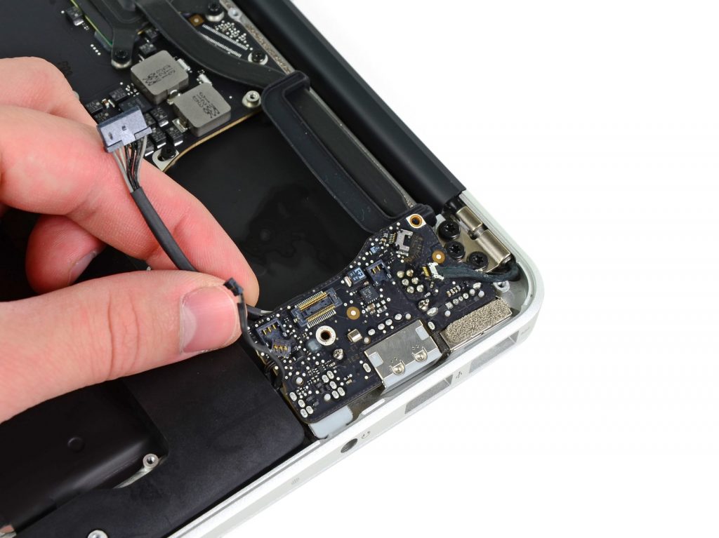 macbook air замена разъема наушников