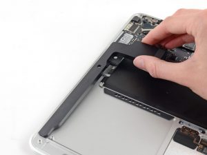 замена динамика macbook air