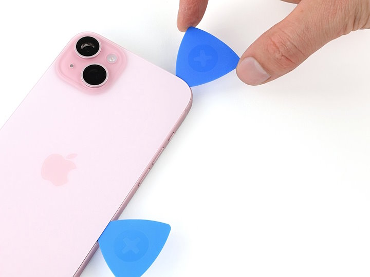 Разбираем Айфон 15+