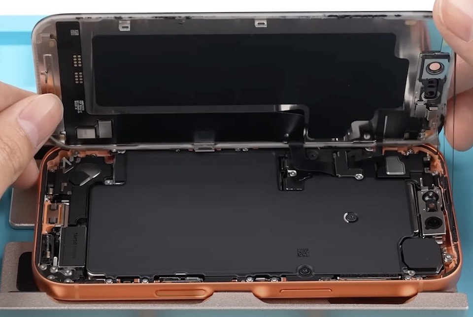 Разбираем Айфон 17 Про Макс